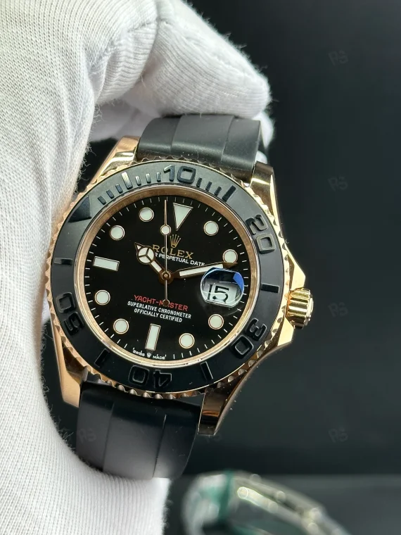 Rolex Yacht-Master Everose altın kasa, siyah kadran, Oysterflex kordon ve Cerachrom bezel