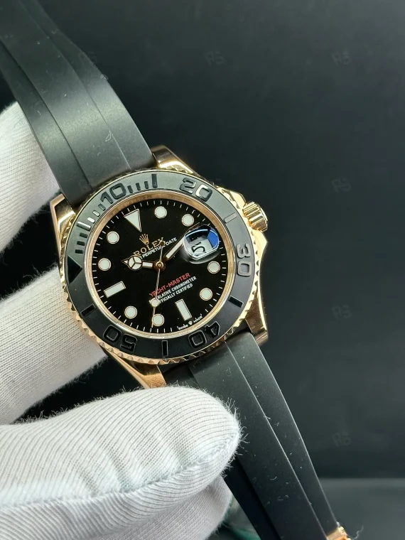 Rolex Yacht-Master Everose altın kasa, siyah kadran, Oysterflex kordon ve Cerachrom bezel