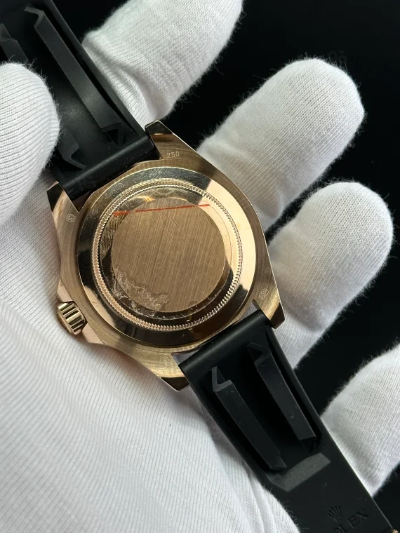 Rolex Yacht-Master Everose altın kasa, siyah kadran, Oysterflex kordon ve Cerachrom bezel