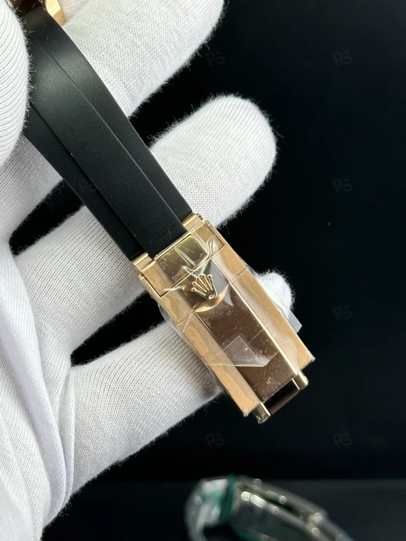 Rolex Yacht-Master Everose altın kasa, siyah kadran, Oysterflex kordon ve Cerachrom bezel