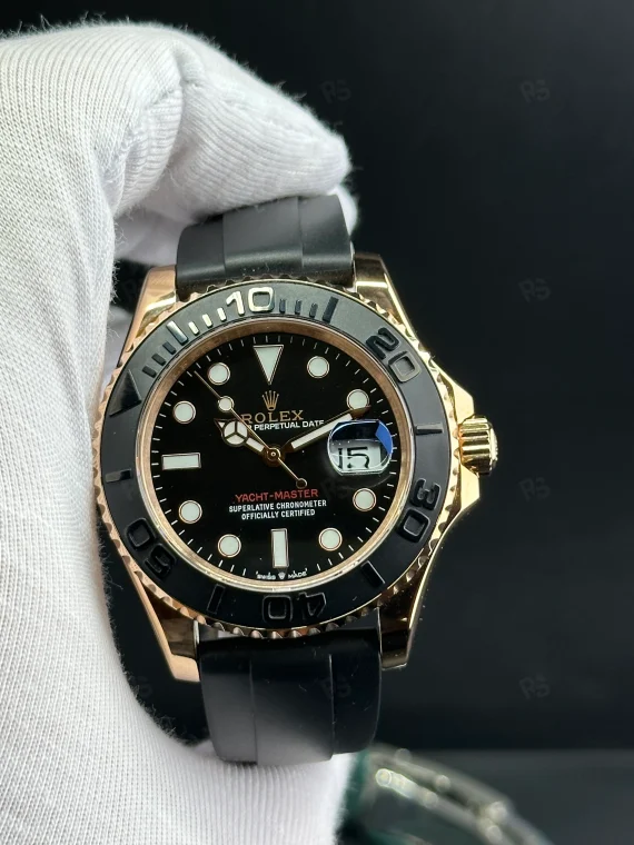 Rolex Yacht-Master Everose altın kasa, siyah kadran, Oysterflex kordon ve Cerachrom bezel