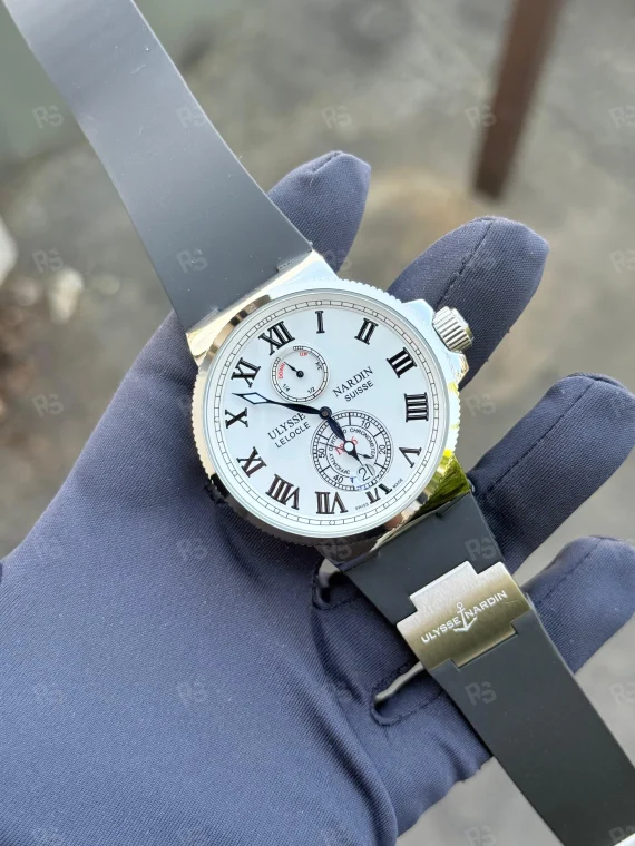 Ulysse Nardin Marine Chronometer, beyaz kadranlı, çelik kasalı, otomatik mekanizmalı, siyah silikon kayışlı, klasik denizcilik tarzı replika saat