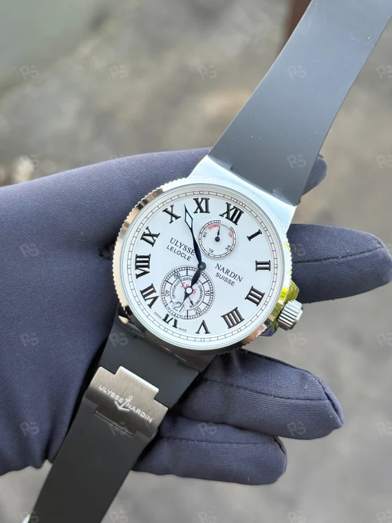 Ulysse Nardin Marine Chronometer, beyaz kadranlı, çelik kasalı, otomatik mekanizmalı, siyah silikon kayışlı, klasik denizcilik tarzı replika saat