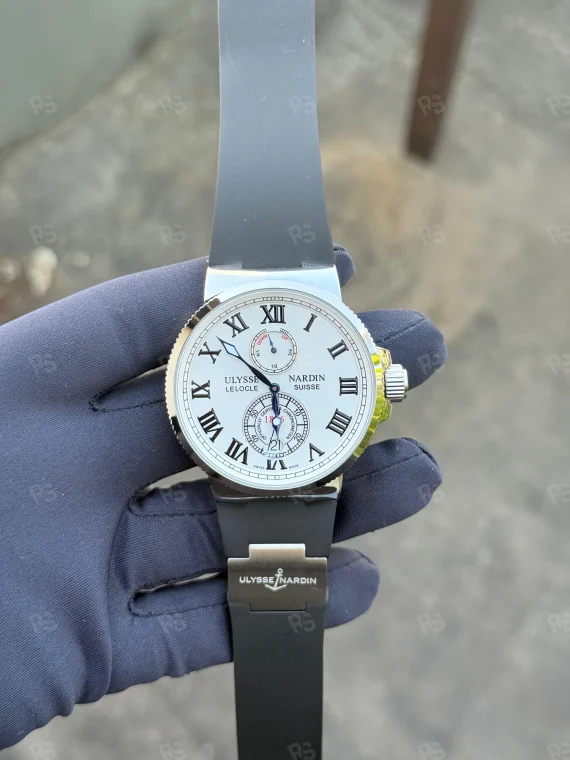 Ulysse Nardin Marine Chronometer, beyaz kadranlı, çelik kasalı, otomatik mekanizmalı, siyah silikon kayışlı, klasik denizcilik tarzı replika saat