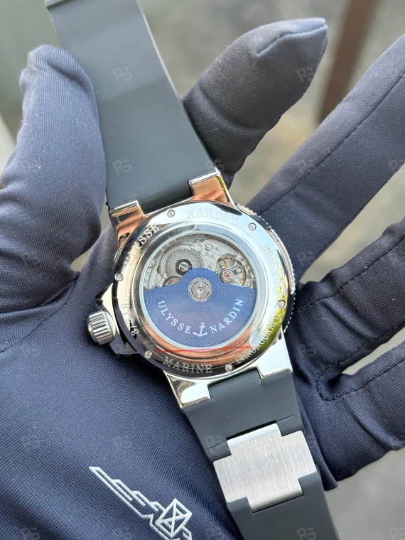 Ulysse Nardin Marine Chronometer, beyaz kadranlı, çelik kasalı, otomatik mekanizmalı, siyah silikon kayışlı, klasik denizcilik tarzı replika saat