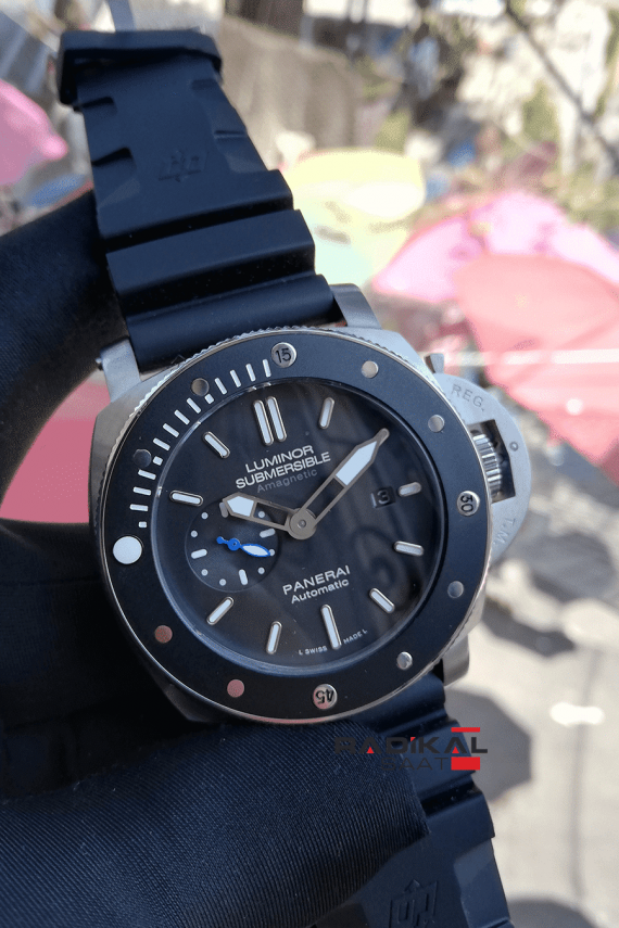 panerai luminor submersible amagnetic