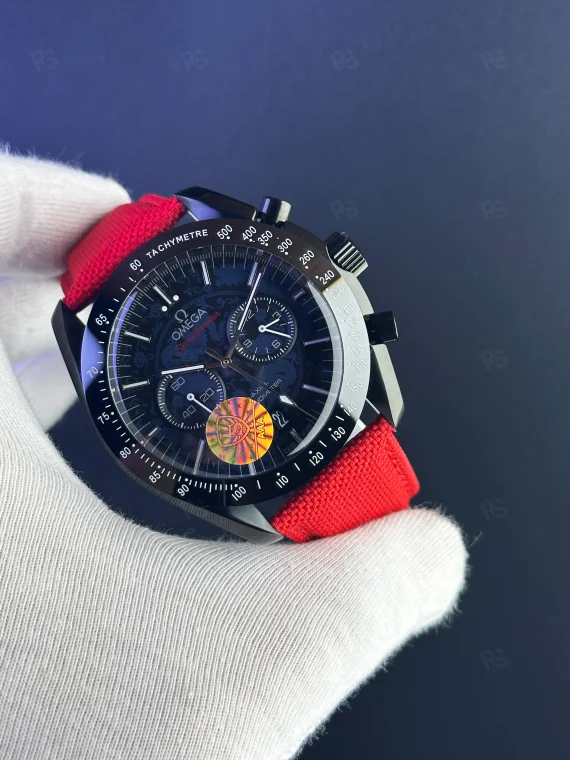 Omega Speedmaster Siyah Seramik Pilli Saat – Kırmızı Kayış Sportif Kronograf