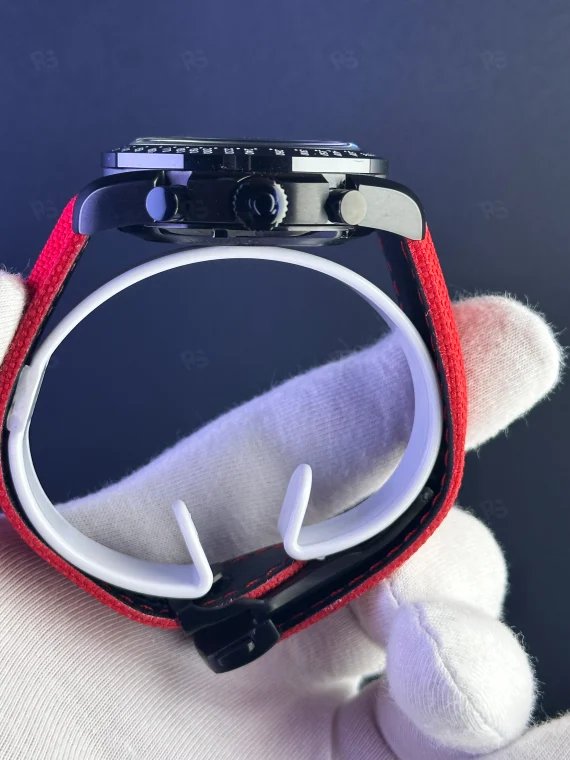 Omega Speedmaster Siyah Seramik Pilli Saat – Kırmızı Kayış Sportif Kronograf