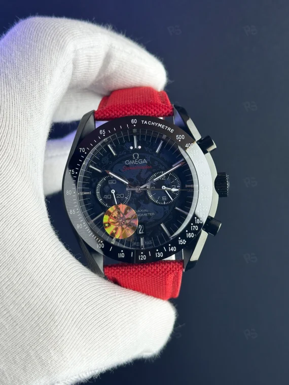 Omega Speedmaster Siyah Seramik Pilli Saat – Kırmızı Kayış Sportif Kronograf
