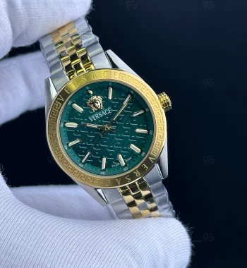 Versace V-Motif Signature kadın saat, yeşil kabartmalı kadranı ve altın detaylı bileziğiyle şıklık sunar. Quartz mekanizmalı, zarif ve dikkat çekici model.