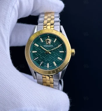 Versace V-Motif Signature kadın saat, yeşil kabartmalı kadranı ve altın detaylı bileziğiyle şıklık sunar. Quartz mekanizmalı, zarif ve dikkat çekici model.