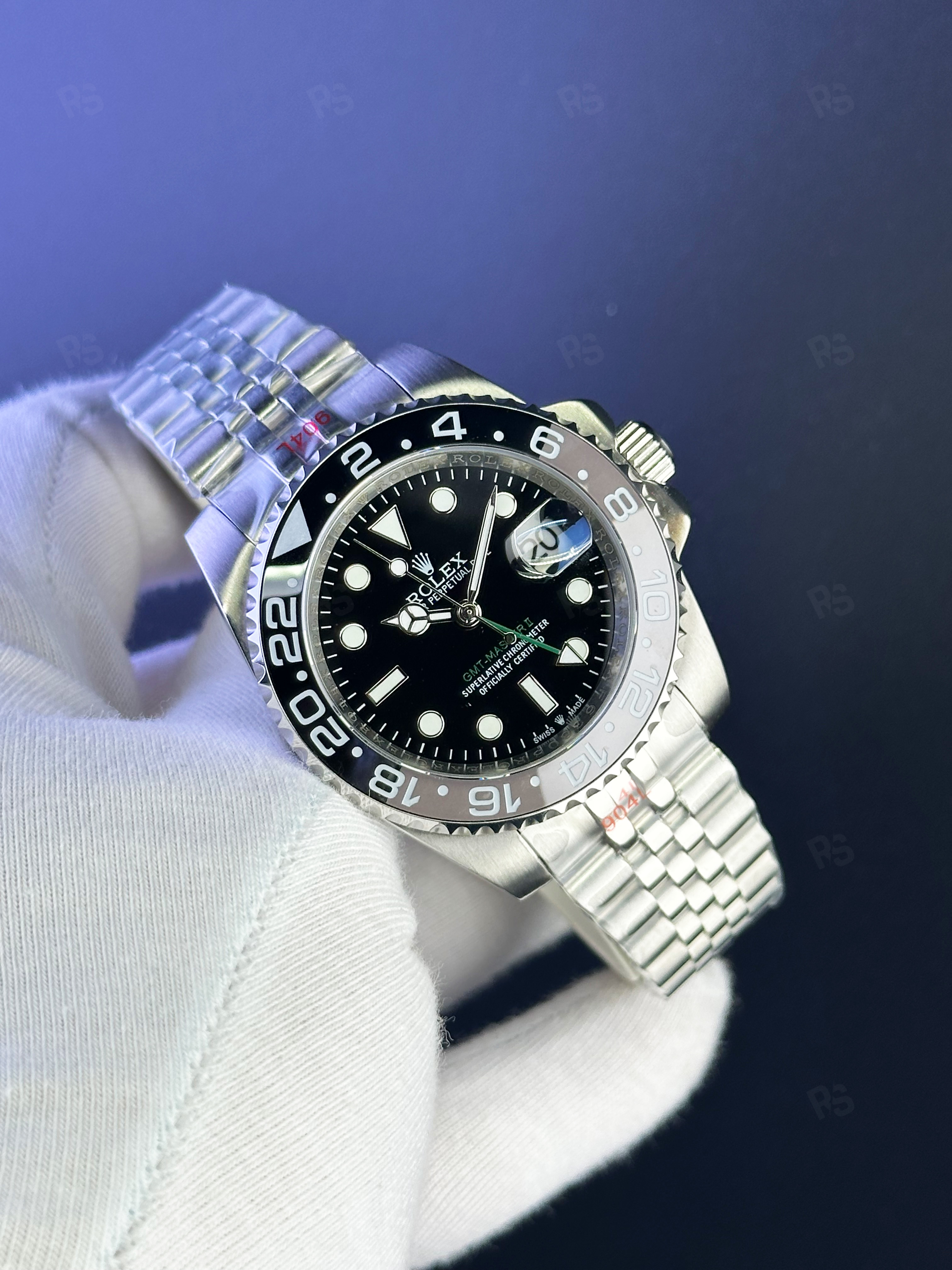 ROLEX-GMT-Master-II-Bruce-Wayne-Gri-Bezel-126710GRNR-Jubile-Kordon (1)