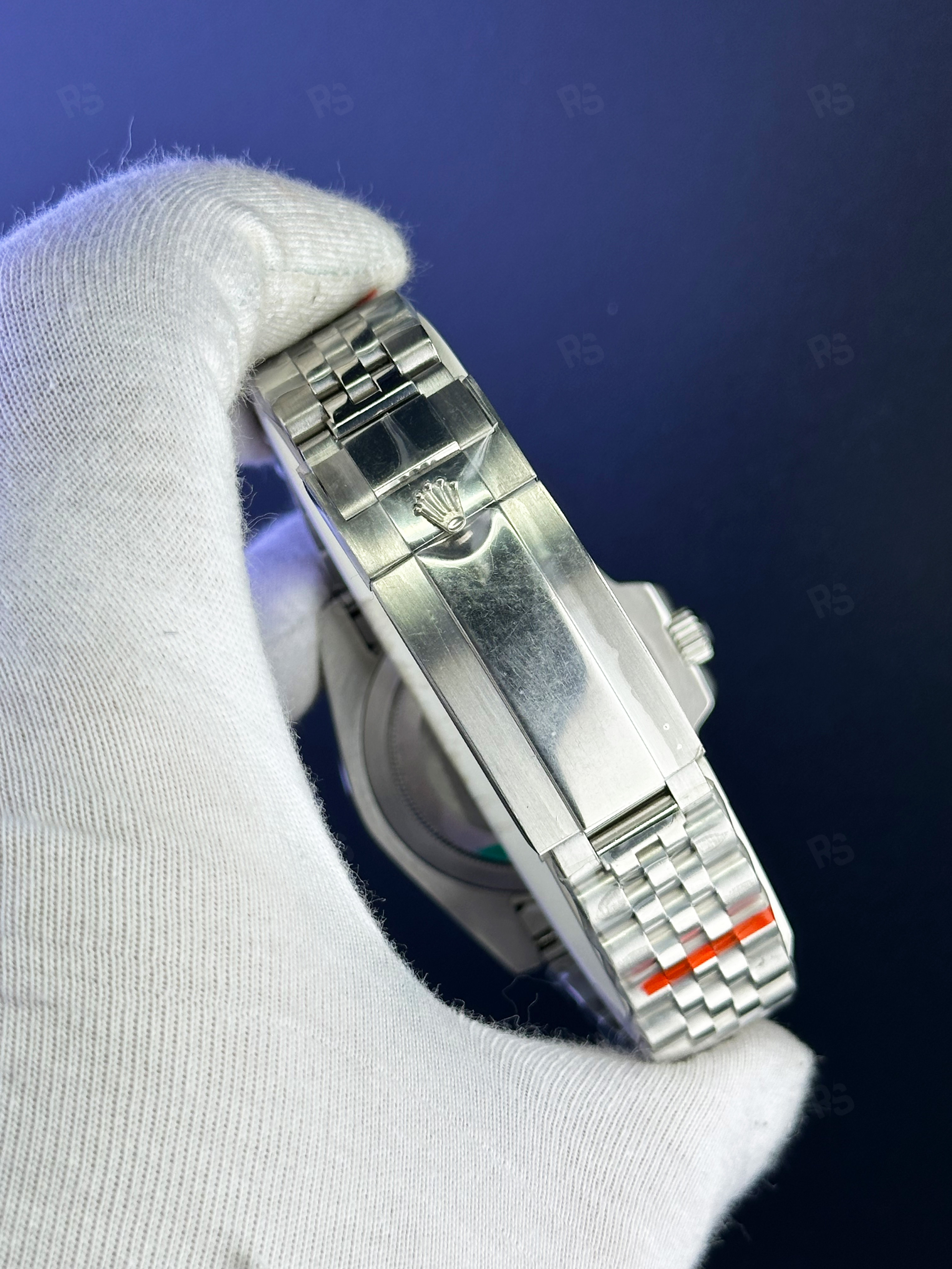 ROLEX-GMT-Master-II-Bruce-Wayne-Gri-Bezel-126710GRNR-Jubile-Kordon (3)