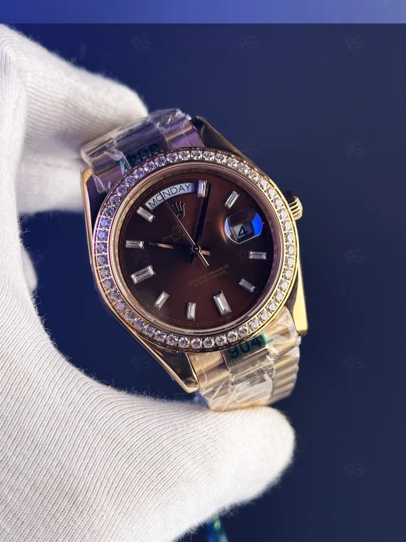 Rolex Day-Date 40mm Otomatik Replika – Gül Altın Kasa, Taşlı Bezel, Premium Kalite