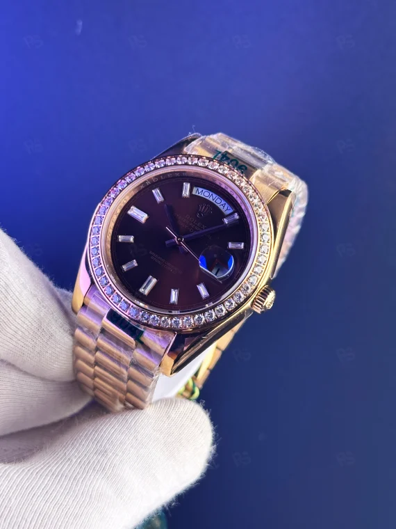 Rolex Day-Date 40mm Otomatik Replika – Gül Altın Kasa, Taşlı Bezel, Premium Kalite