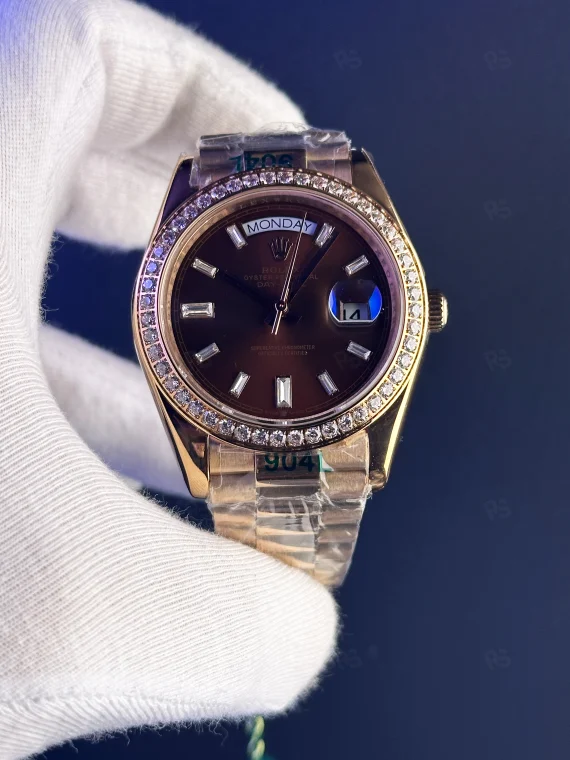 Rolex Day-Date 40mm Otomatik Replika – Gül Altın Kasa, Taşlı Bezel, Premium Kalite