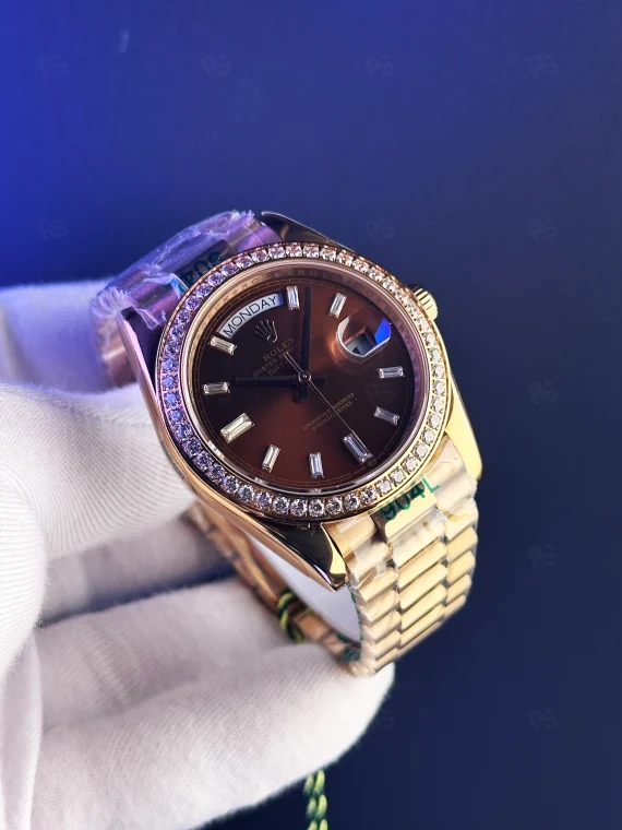 Rolex Day-Date 40mm Otomatik Replika – Gül Altın Kasa, Taşlı Bezel, Premium Kalite