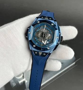 Hublot Big Bang Sang Bleu Blue, geometrik kadranlı, mavi kasalı, silikon kayışlı, quartz mekanizmalı, modern tasarımlı lüks replika saat modeli