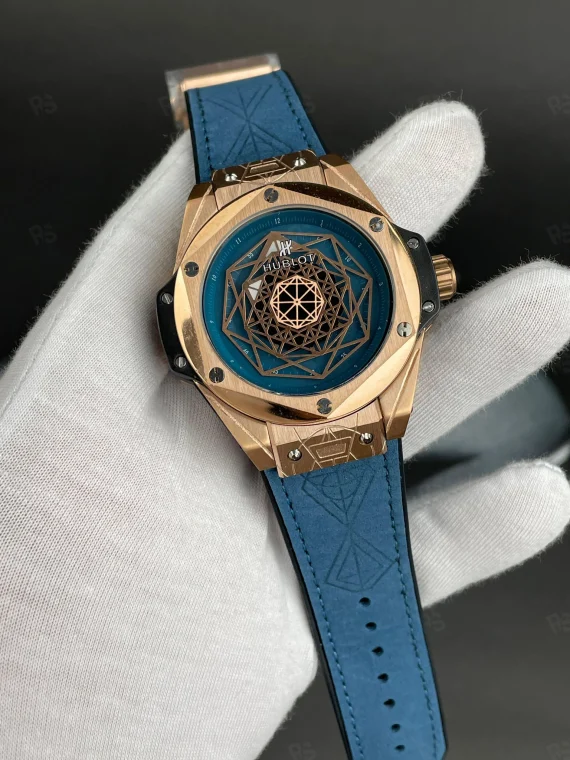 Hublot Big Bang Sang Bleu Rose Gold Blue – mavi deri kayışlı, geometrik kadranlı, quartz mekanizmalı özel replika saat modeli
