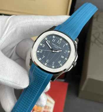 Patek Philippe Aquanaut, gri kadranlı, buz mavi kauçuk kordonlu, çelik kasalı otomatik saat, ince kasalı ve orijinal boyutlu lüks model