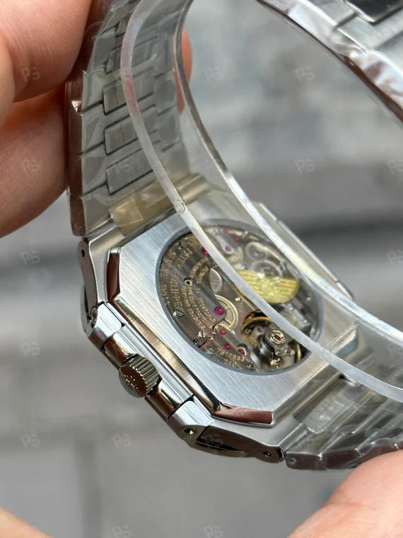 Patek Philippe Cubitus 5822P-001 otomatik saat, mavi kadranlı ve çelik kordonlu 45mm erkek kol saati