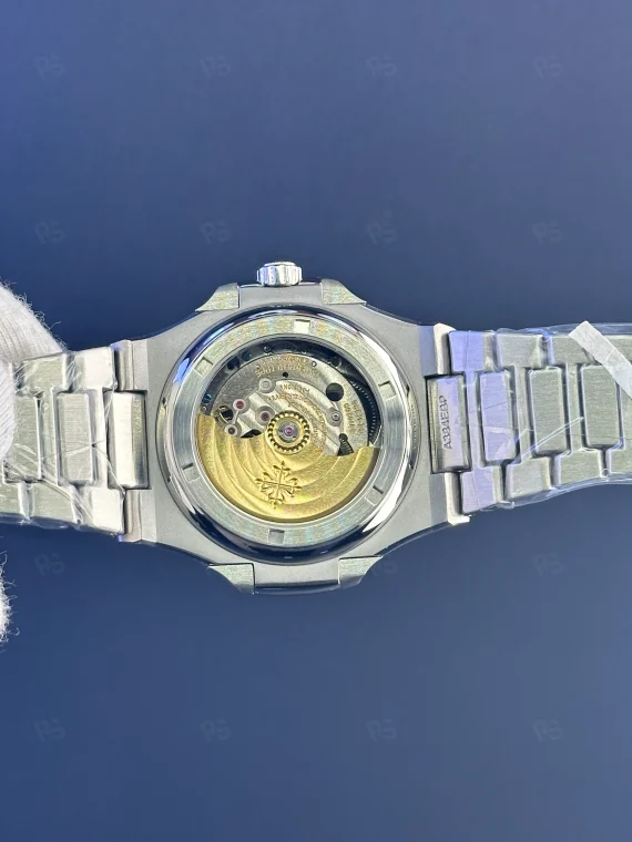 Patek Philippe Nautilus Otomatik Saat – Beyaz Kadran