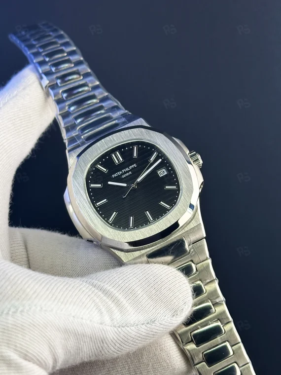 Patek Philippe Nautilus Otomatik Saat – Siyah Kadran