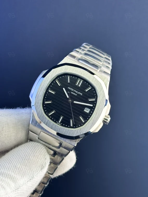 Patek Philippe Nautilus Otomatik Saat – Siyah Kadran