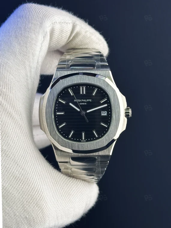 Patek Philippe Nautilus Otomatik Saat – Siyah Kadran
