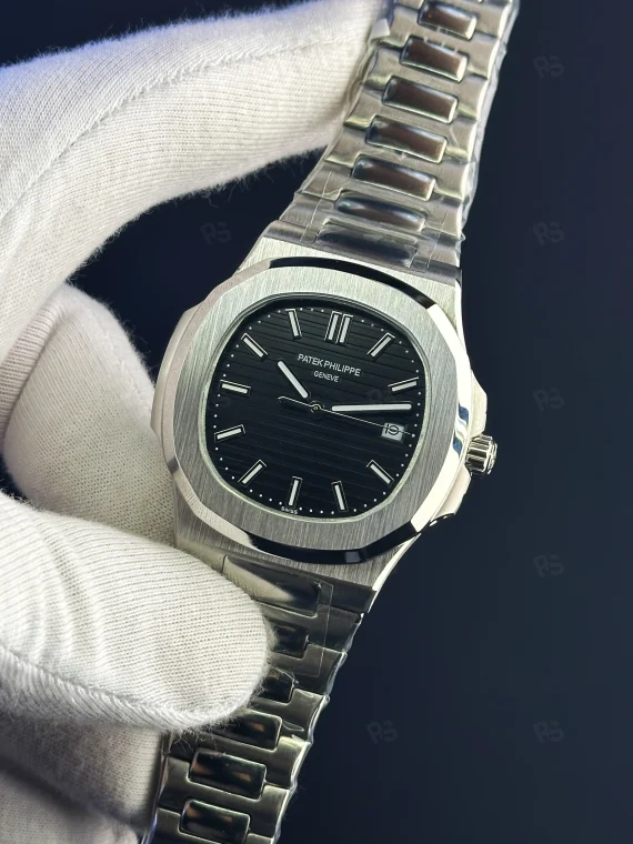 Patek Philippe Nautilus Otomatik Saat – Siyah Kadran