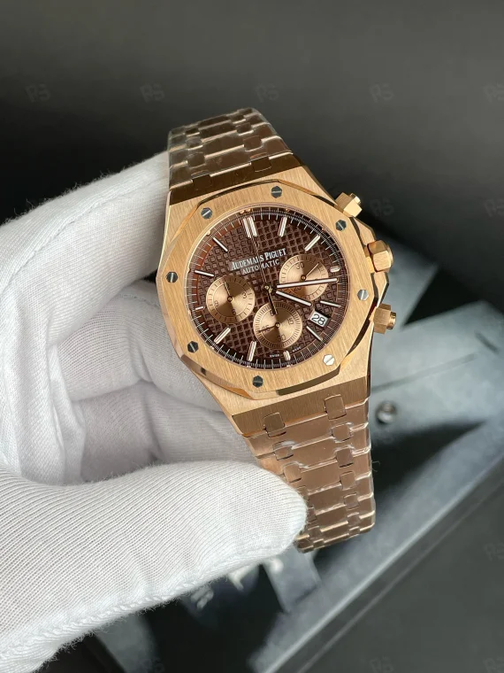 Audemars Piguet Royal Oak Chronograph, kahverengi kadranlı, rose gold kasa ve bilezikli quartz kronograf erkek saati