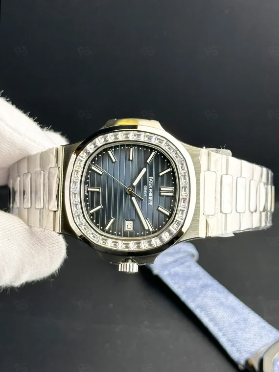 Patek Philippe Nautilus 5711 ince kasa, taşlı bezel, çelik bilezikli otomatik erkek saat