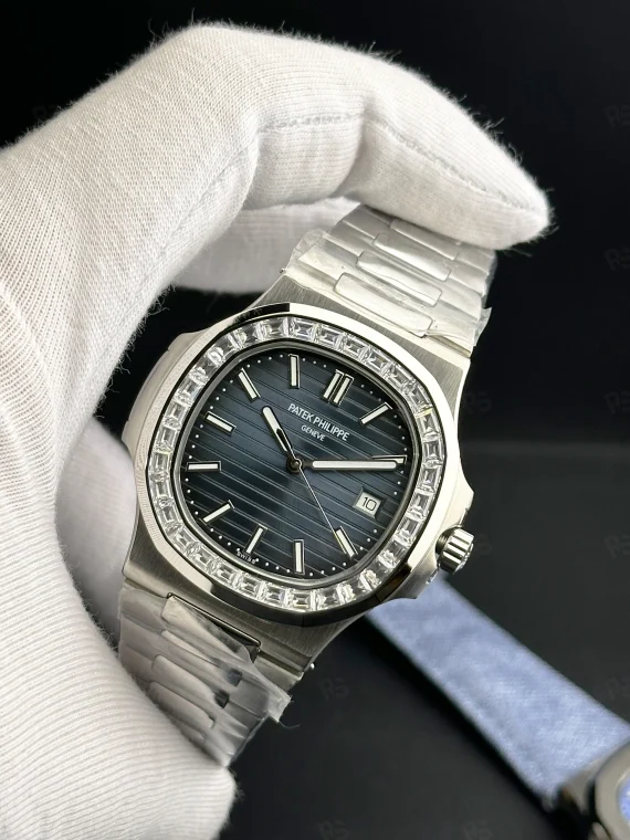 Patek Philippe Nautilus 5711 ince kasa, taşlı bezel, çelik bilezikli otomatik erkek saat