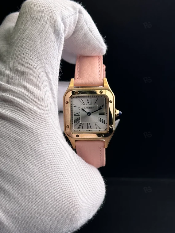 Cartier Santos tarzı kadın saat, altın kasa ve pembe deri kayışlı pilli model