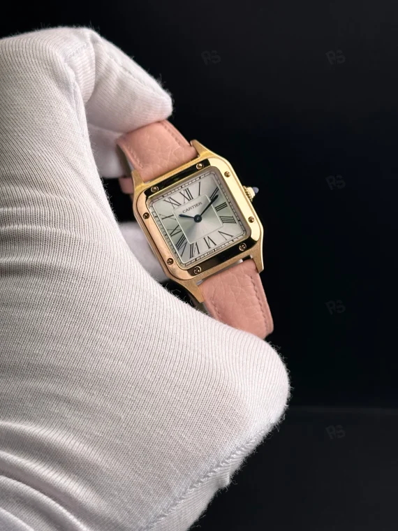 Cartier Santos tarzı kadın saat, altın kasa ve pembe deri kayışlı pilli model
