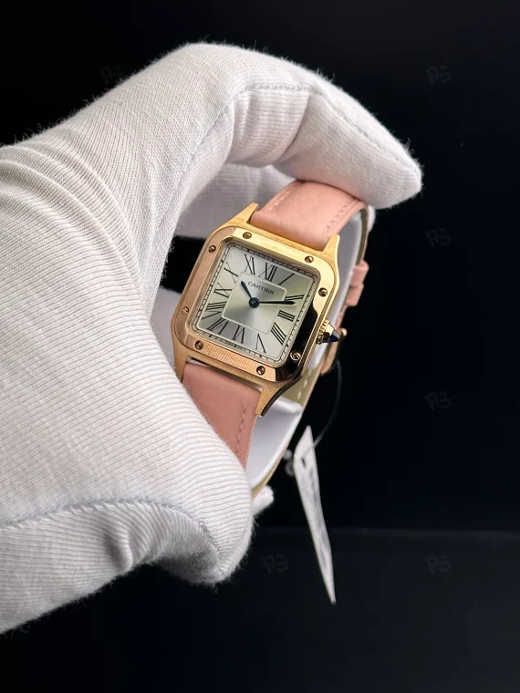 Cartier Santos tarzı kadın saat, altın kasa ve pembe deri kayışlı pilli model