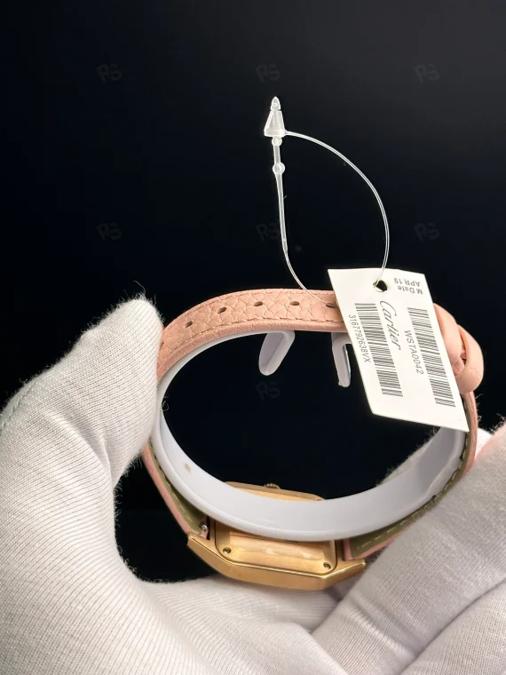 Cartier Santos tarzı kadın saat, altın kasa ve pembe deri kayışlı pilli model