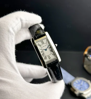 Cartier Tank Américaine kadın saati siyah deri kayışlı ve gümüş kadranlı pilli model