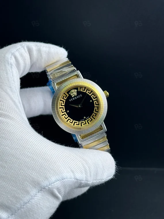 Versace Medusa Icon tarzı kadın saat, siyah kadranlı, gold çerçeveli ve çelik bilezikli pilli model