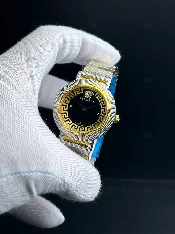 Versace Medusa Icon tarzı kadın saat, siyah kadranlı, gold çerçeveli ve çelik bilezikli pilli model