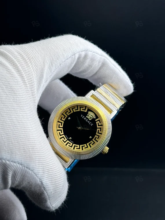 Versace Medusa Icon tarzı kadın saat, siyah kadranlı, gold çerçeveli ve çelik bilezikli pilli model