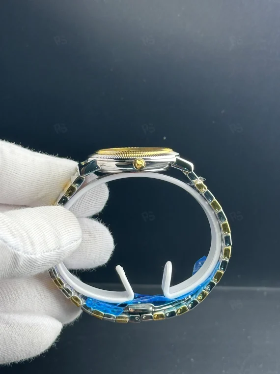 Versace Medusa Icon tarzı kadın saat, siyah kadranlı, gold çerçeveli ve çelik bilezikli pilli model