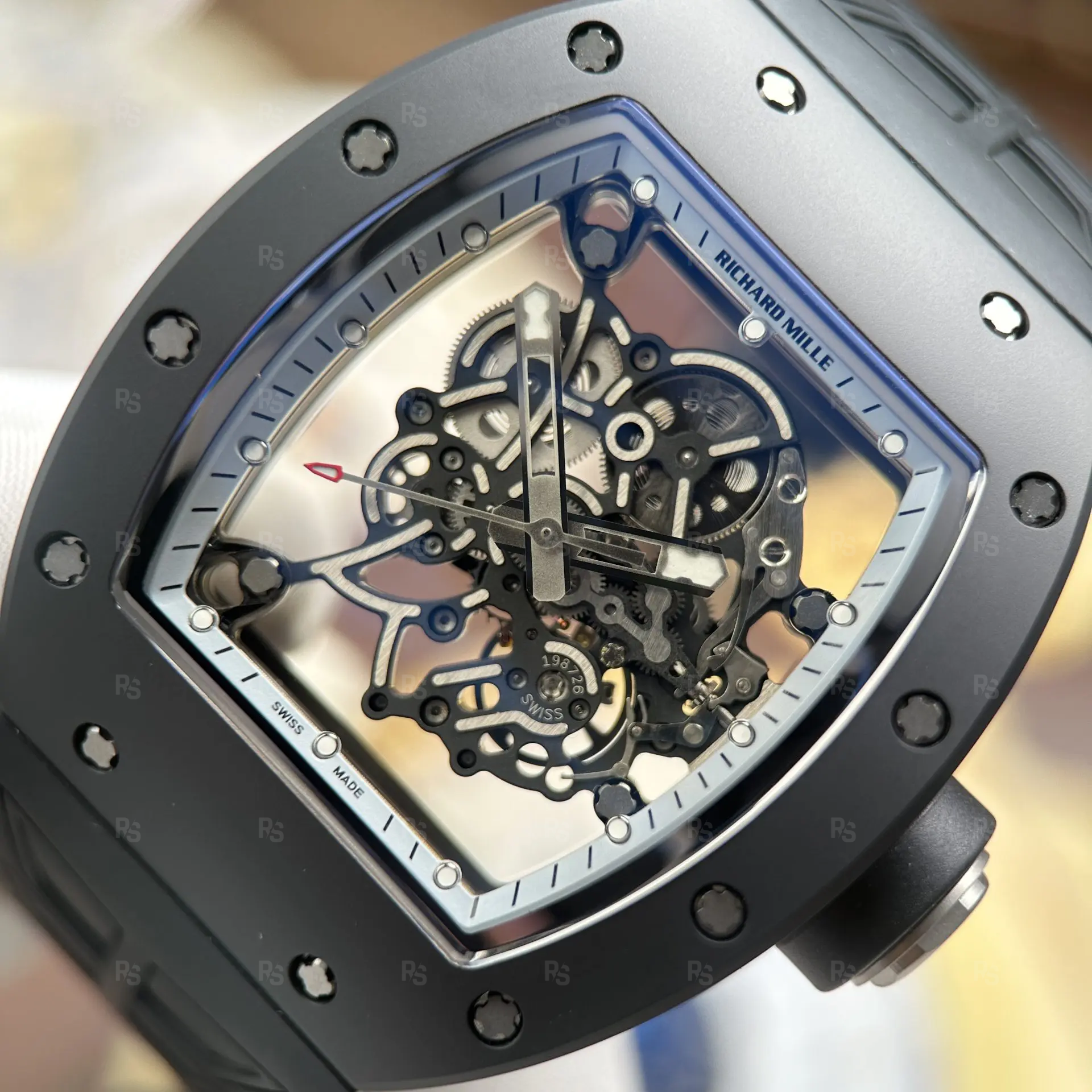 Richard-Mille-RM055-Siyah-Seramik-Kasa-Beyaz-Kadran-1 (9)