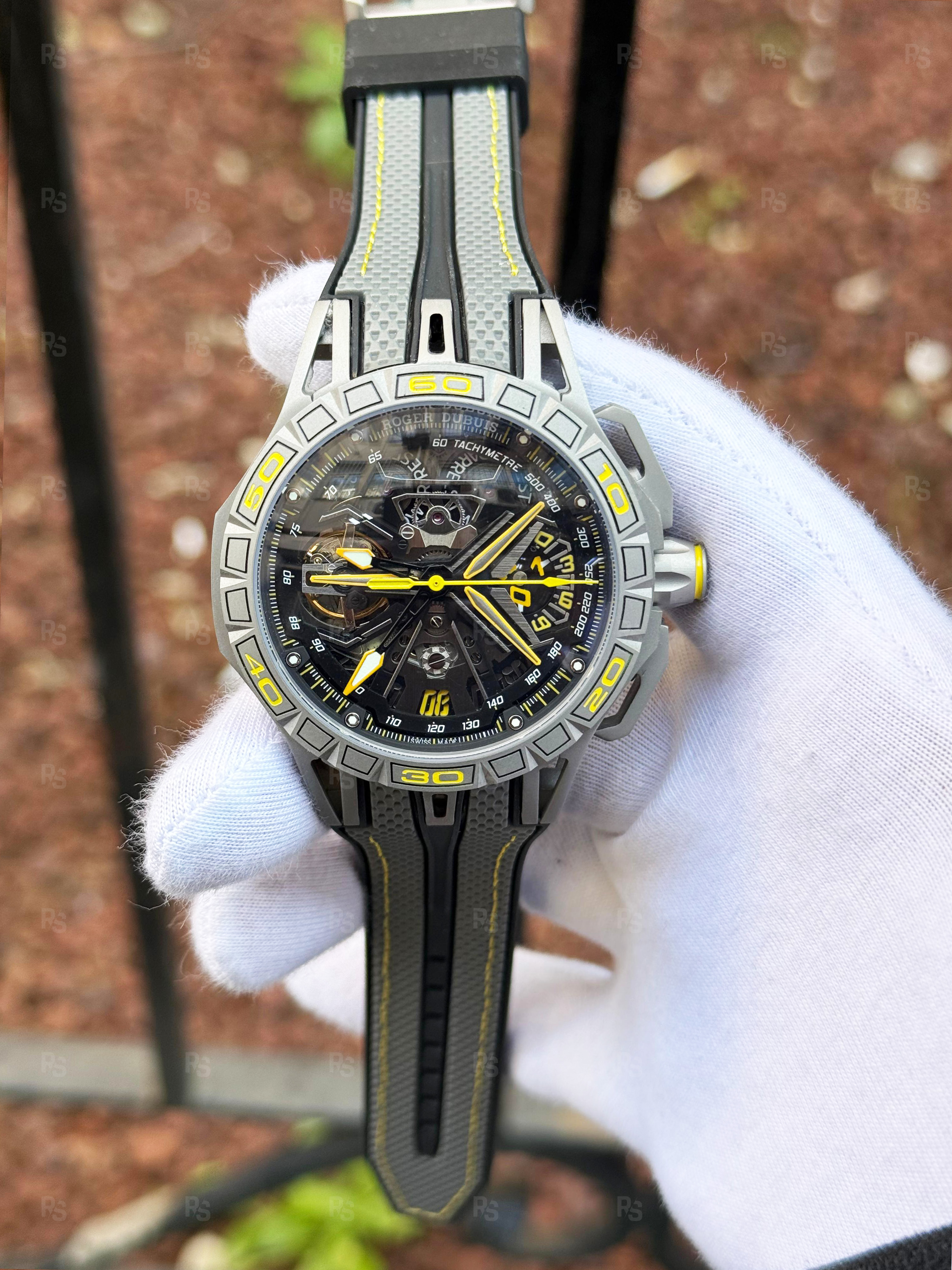 Roger-Dubuis-Excalibur-Spider-Erkek-Saati-sarı-saniye-gri-kordon-replikasaat-replika-saat-radikalsaat (1)