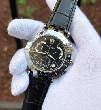 Versace V-Race Erkek Saati 42mm Gümüş Tonlu Kasa | Siyah Kadran